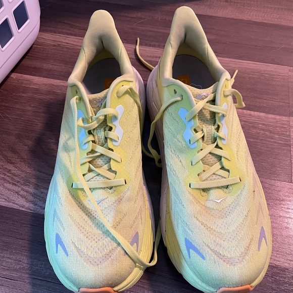 Hoka one one women’s arahi 6 running sneakers - Picture 6 of 10